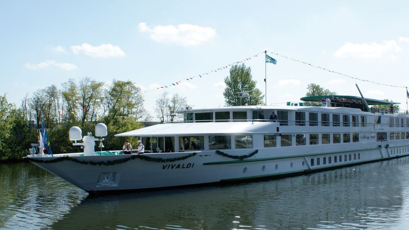 Taking in 3 countries: The Danube and its traditions (port-to-port cruise)