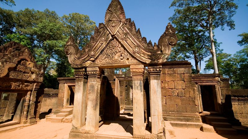 From the Mekong Delta to the Temples of Angkor & Hanoi and Halong Bay (port-to-port cruise)