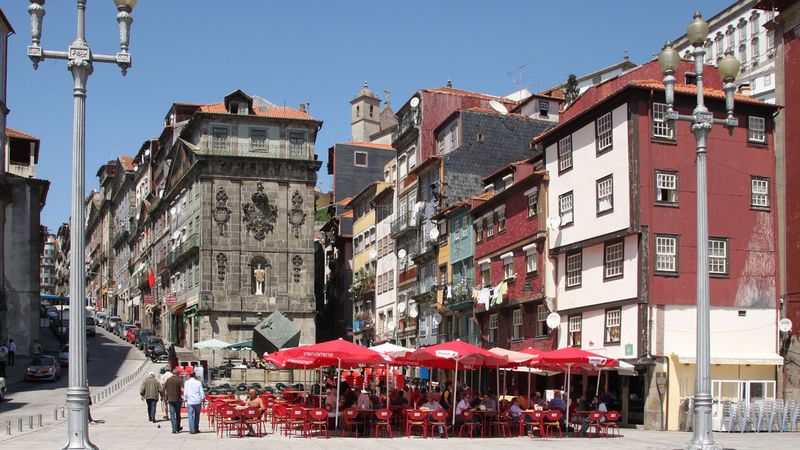 From Portugal to Spain: Porto, the Douro Valley (Portugal) and Salamanca (Spain) (port-to-port cruise)