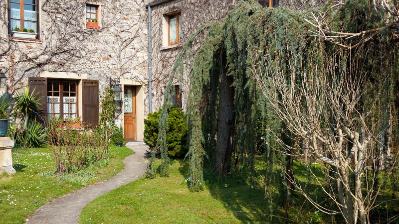 Revisit France's Past, its Royal Sites, and Medieval Cities during a Historic Cruise on the Petite Seine  (port-to-port cruise)