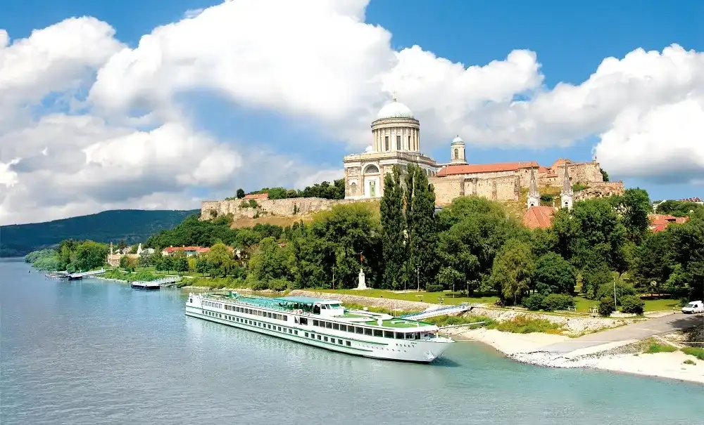 MS Victor Hugo cruise ship